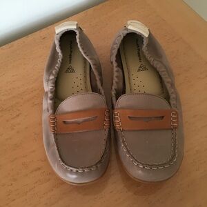 Hush Puppies Women's Loafers in Tan and Brown